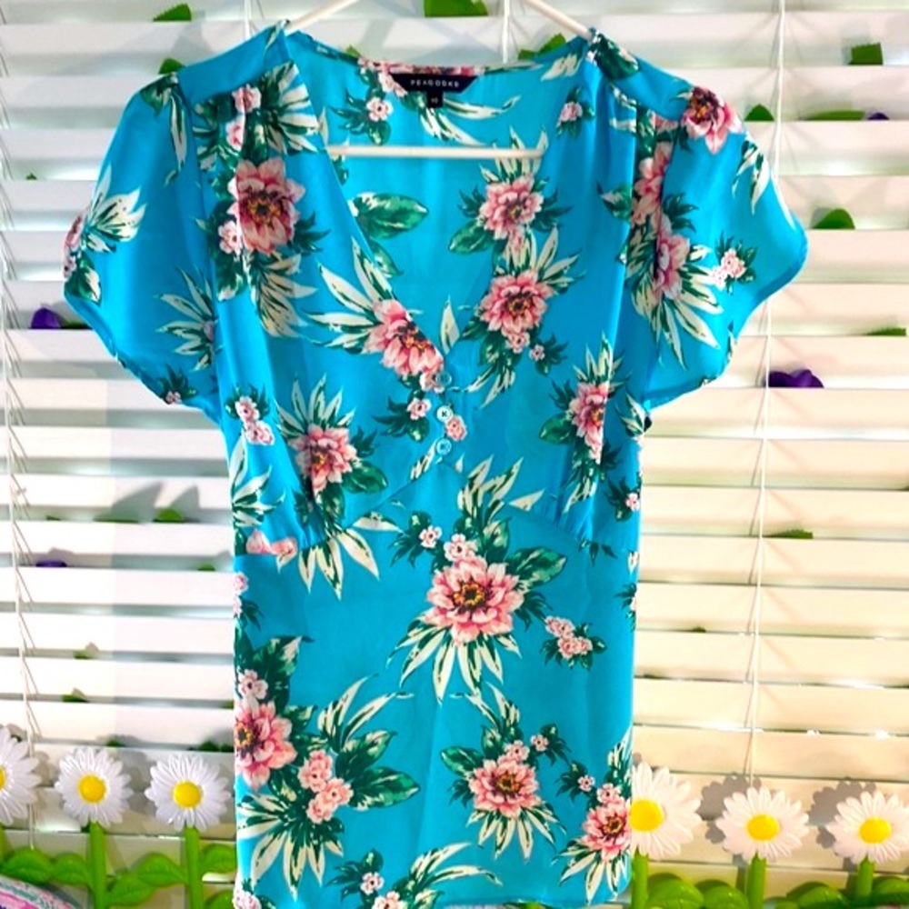 Peacocks bright turquoise floral top